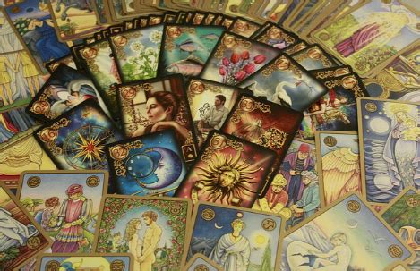 How to choose the perfect witchcraft themed tarot deck for you